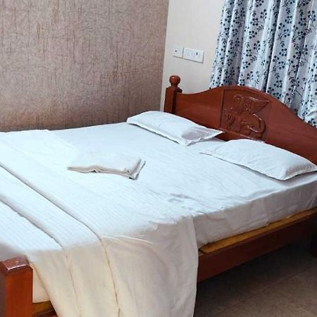 Spot On Sri Krish Hotel Веллуру Экстерьер фото